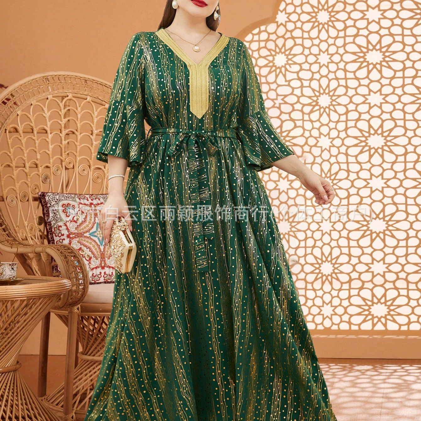 Трансграничная европейская и американская женская мода больших размеров с V-образным вырезом и золотым тиснением в полоску с золотыми краями и рукавами-колокольчиками Musilin.