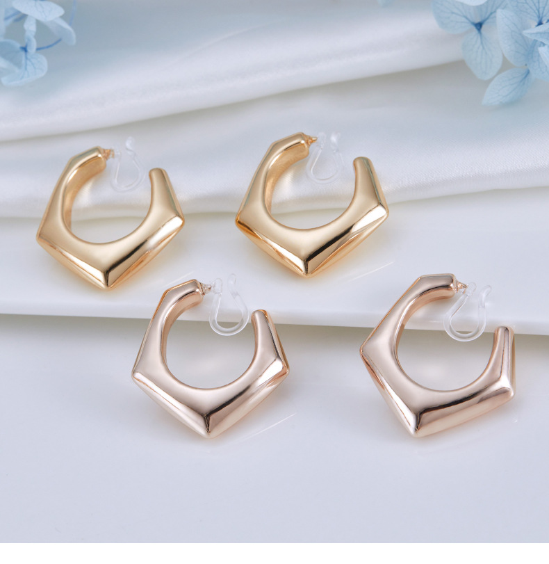 European and American fashion style irregular earrings recommended by Internet celebrities: Geometric metal retro earrings, simple C-shaped large ear rings 12 details Picture