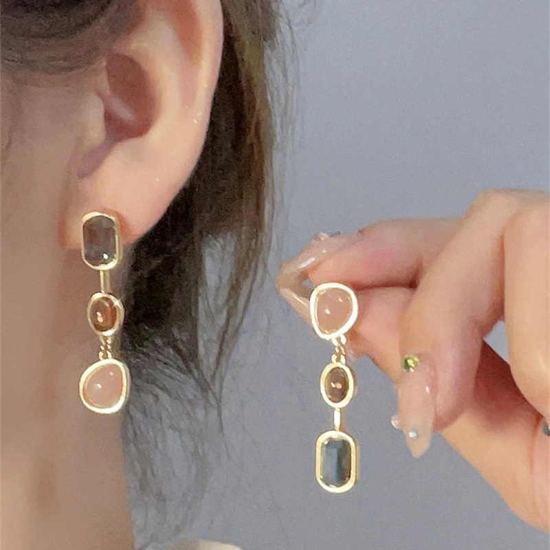 不对称彩色宝石耳环中古撞色耳钉小众设计感高级气质春天耳饰批发