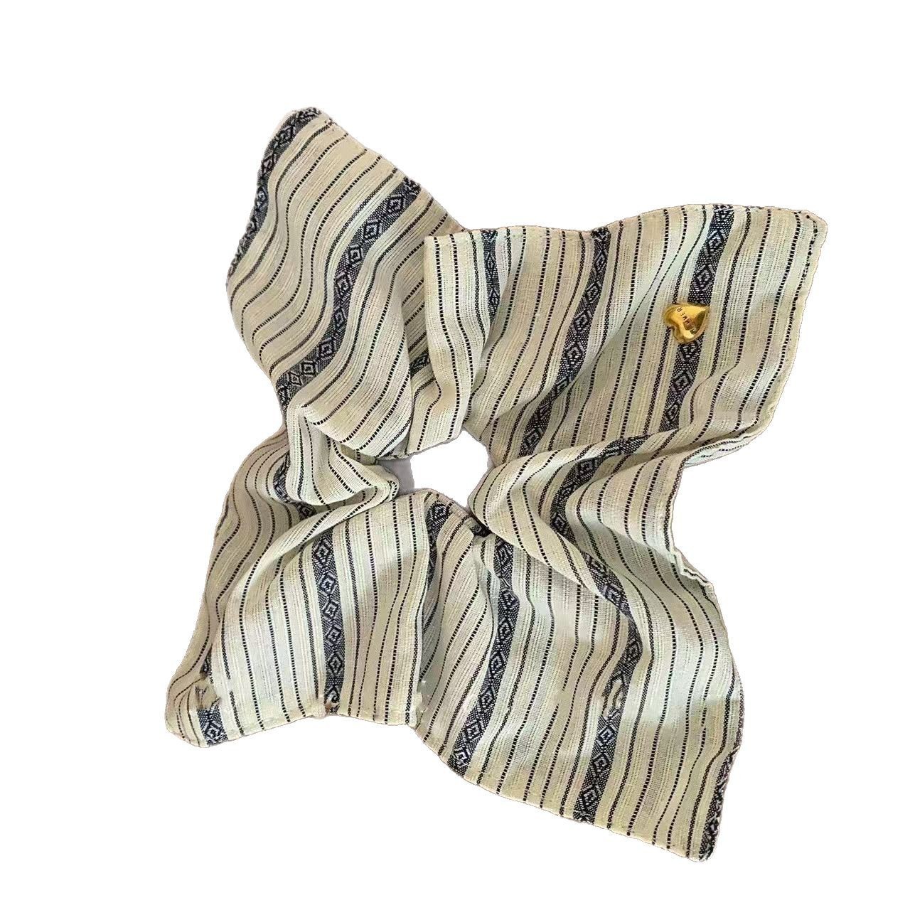 오프 화이트 체크 무늬