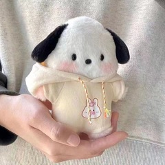 サンリオパチャ犬ins風小紅本同金はセーターを着て立っている人形の頬紅がとても可愛いです。
