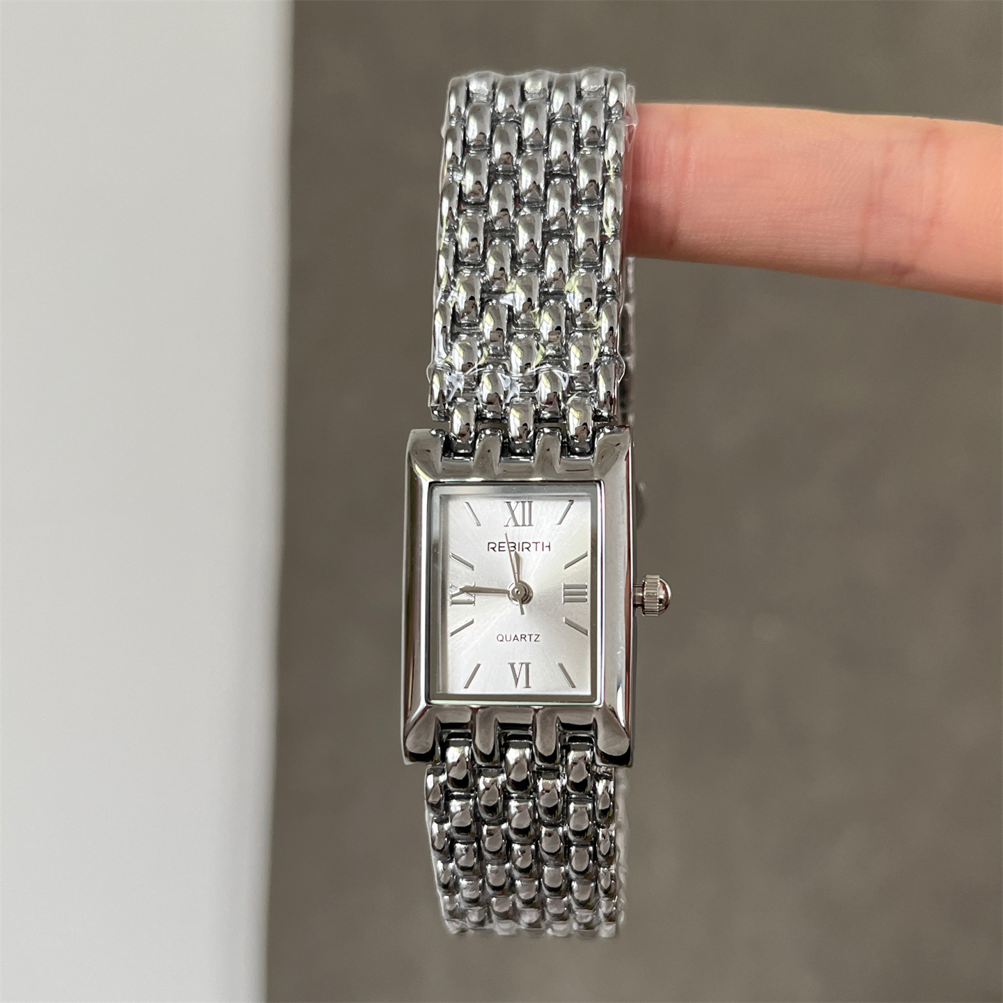 Women’s Rectangular Gold Quartz Watch With Stainless Steel Strap_voghion.com