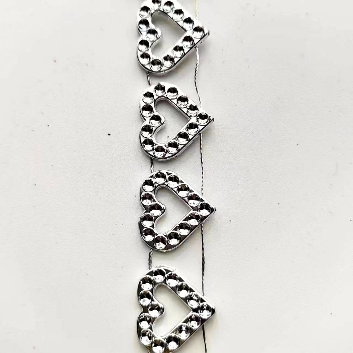 (2개) 의상 액세서리 의류 액세서리 싱글 행 사랑 도매 와이어 드릴 넷 드릴 플라스틱 행 드릴 신발 및 모자 장식품