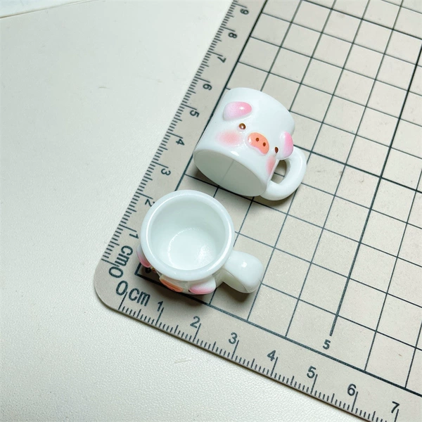 Three-dimensional pig cup-2# white