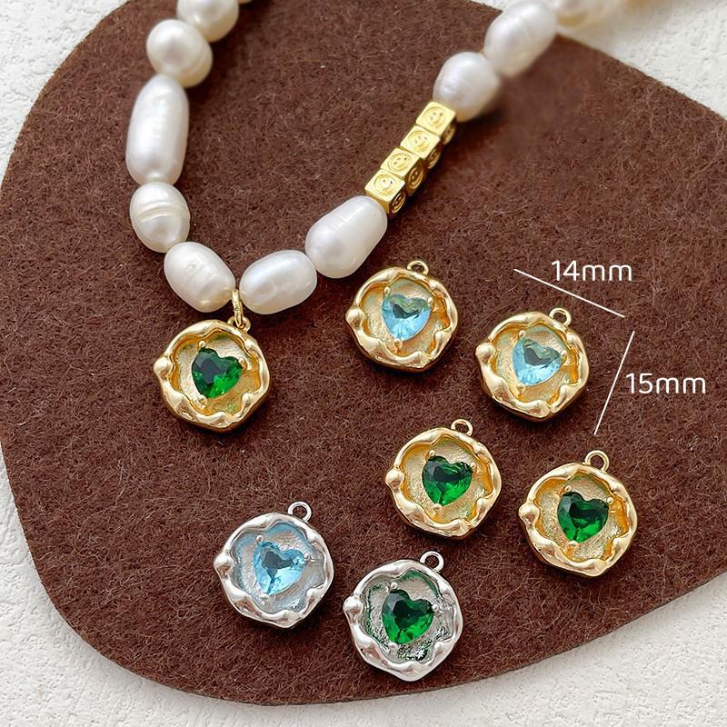 5g Weight 18K Gold Plated Plating Material Zircon Inlay Material Charms, Jewelry Accessories Classification 1 Piece Quantity Copper Material Heart Shape Pattern Plating, Inlay Design Retro Style 1 Piece Copper Zircon Heart Shape 无