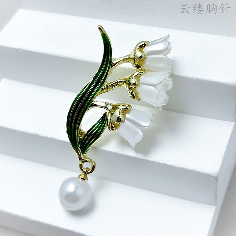 Minimalist lily of the valley brooch, high-end feminine pearl enamel brooch, unique design pin, suit accessory