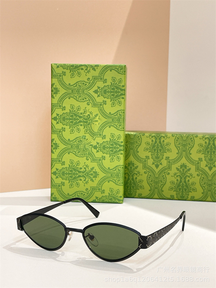 Black frame (with box)