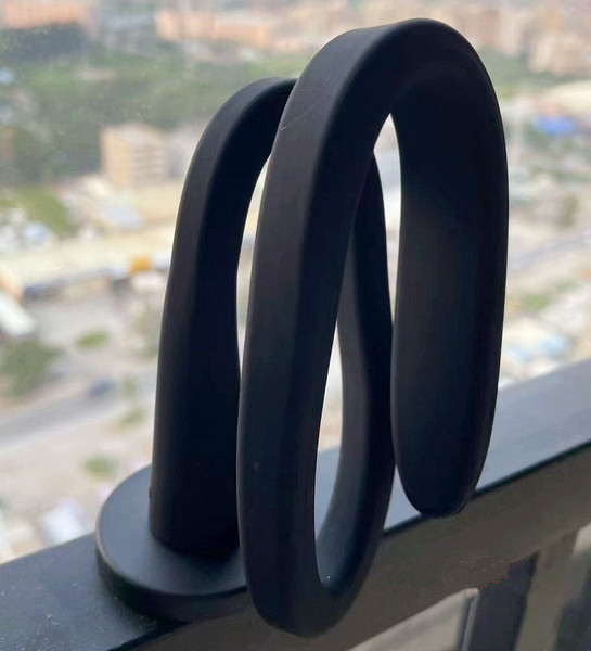Magnetic black white blue tubing for laundry