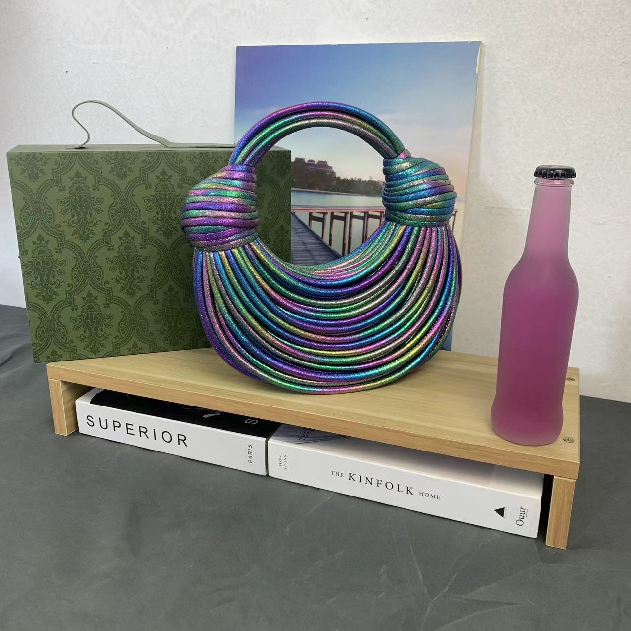 서리로 덥은 깊은 다채로운