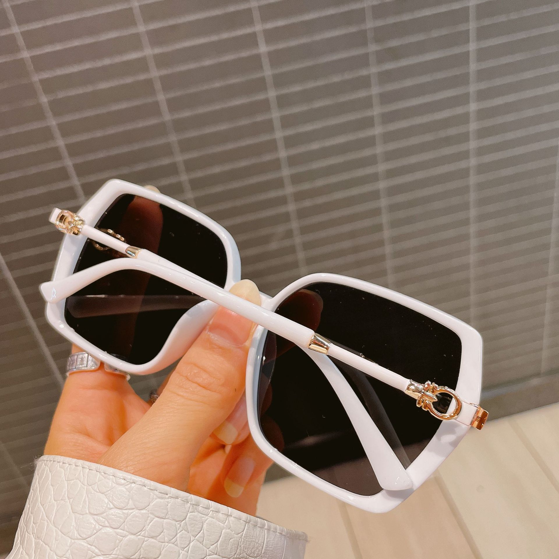 Simple Style Solid Color Resin Square Full Frame Women's Sunglasses display picture 7