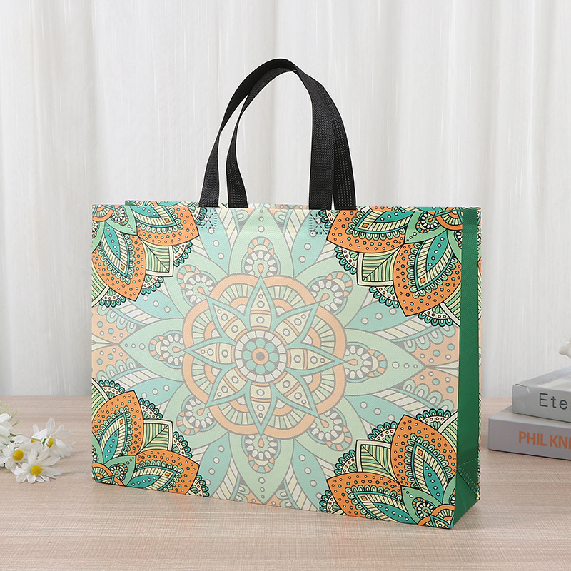 Bolso grueso de tela no tejida Bolso de compras de ropa no tejida para hombre Bolso de mano de regalo con impresión en color de película