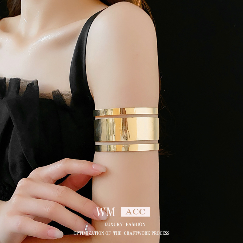 Europa y América plisada redonda abierta pulsera de metal estilo frío pulsera personalizada luz lujo alto sentido pulsera fábrica al por mayor