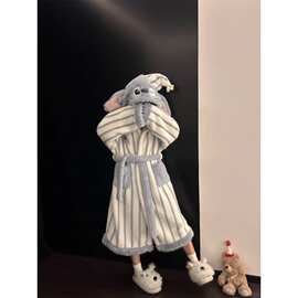 可爱卡通条纹史迪仔珊瑚绒睡衣女冬季新款保暖加绒加厚家居服睡袍