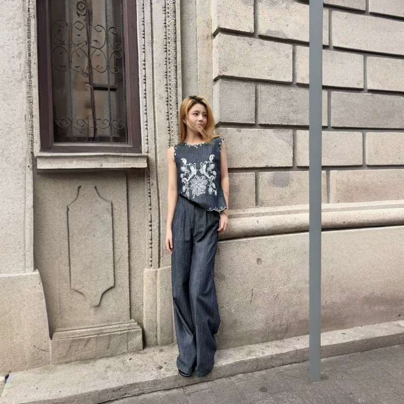 Летний модный новый жилет без рукавов с круглым вырезом и вышивкой, свободные широкие брюки, джинсовый повседневный костюм для женщин