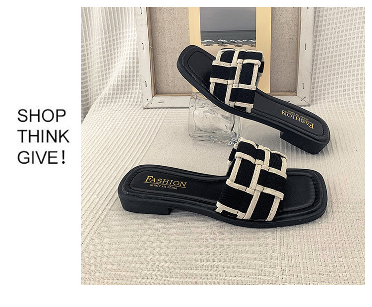 French luxury flat sandals for women to wear in summer, Xiaoxiang Feng 2023, new influencer going out to the beach, flip flops_voghion.com