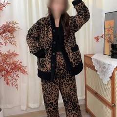秋冬レディースVネックハーフベルベットヒョウ柄プラスベルベット厚みのある甘くてかわいい暖かいホームウェアパジャマセット