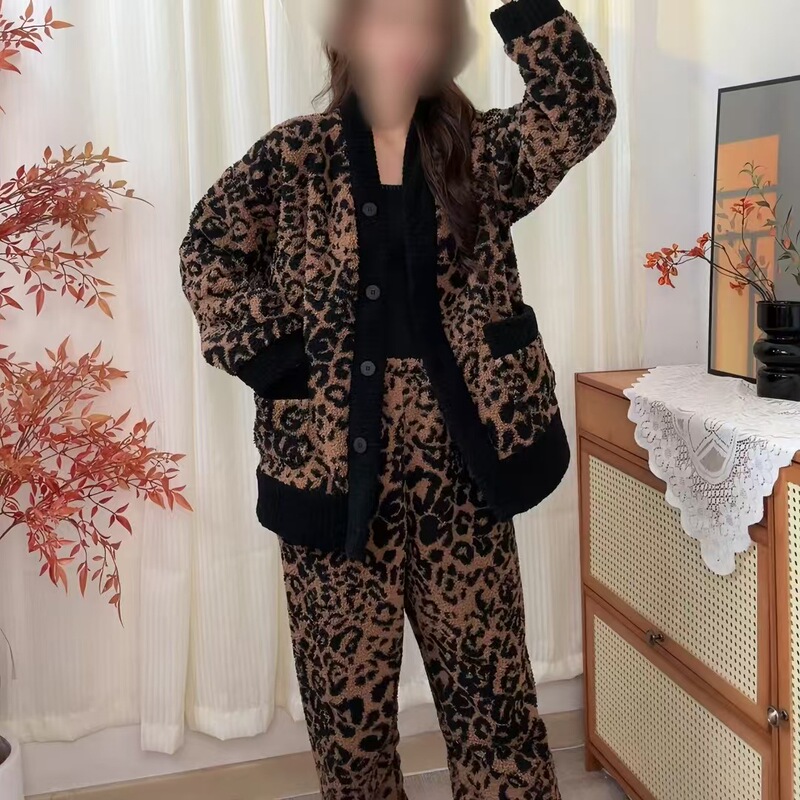 秋冬レディースVネックハーフベルベットヒョウ柄プラスベルベット厚みのある甘くてかわいい暖かいホームウェアパジャマセット|undefined