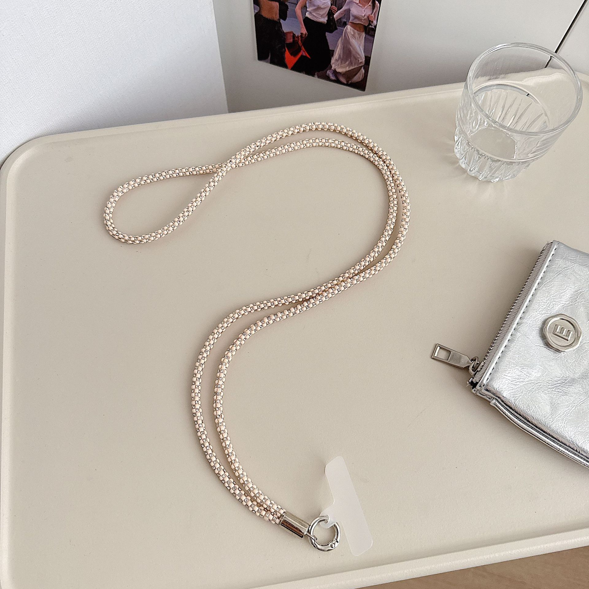 Cadena colgante de teléfono móvil de alta gama hecha a mano de boutique, sensación femenina de alta gama, lujo ligero, cadena colgante de diamante completo, cadena colgante de teléfono móvil de moda, sección larga y corta