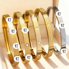 ����ɫ�¿������C Ů���߼��Рt������僾��W�����P����C