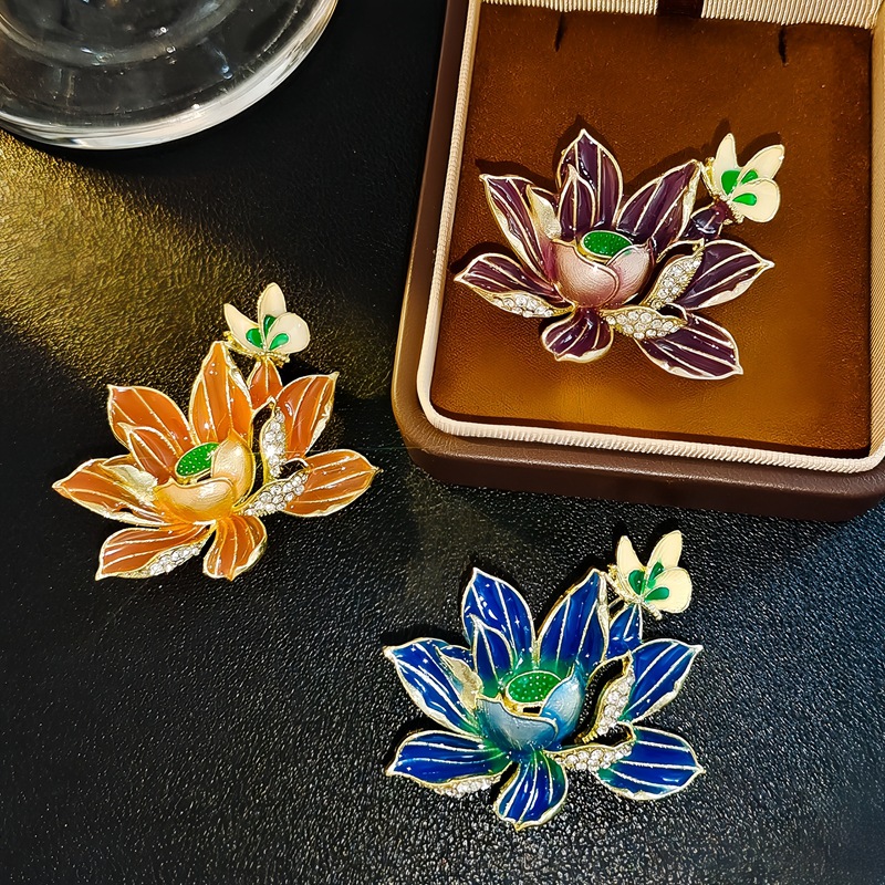 Retro Fashion Enamel Butterfly Lotus Brooch for Women, High-End and Elegant, Plant-Themed Brooch, Suitable for Cheongsam and Hanfu Accessories
