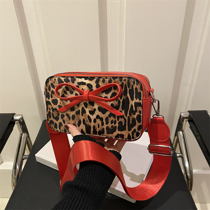 Impresión de moda de arco de invierno 2024 nueva moda de moda personalidad de leopardo mochila de hombro pequeño bolso cuadrado para mujeres