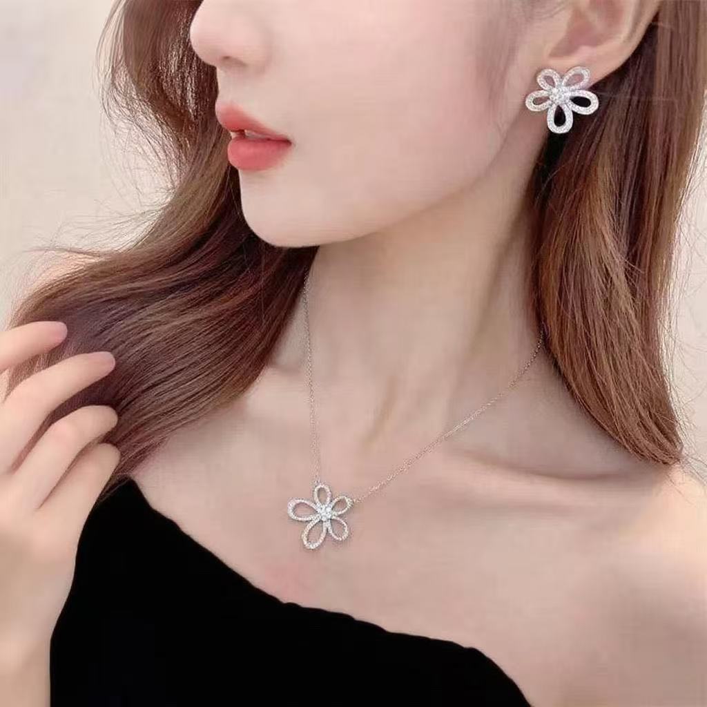 S925 Sterling Silver Sunflower Necklace With Diamond Petals_voghion.com