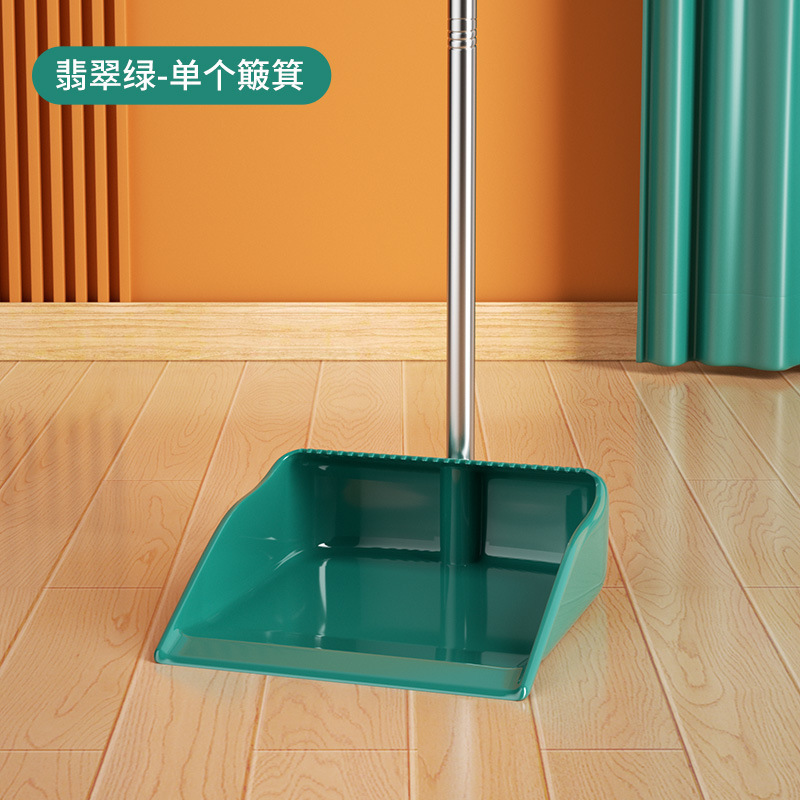 箕セット家庭用ほうきの柔らかい毛を髪にくっつかないように掃除します。|undefined