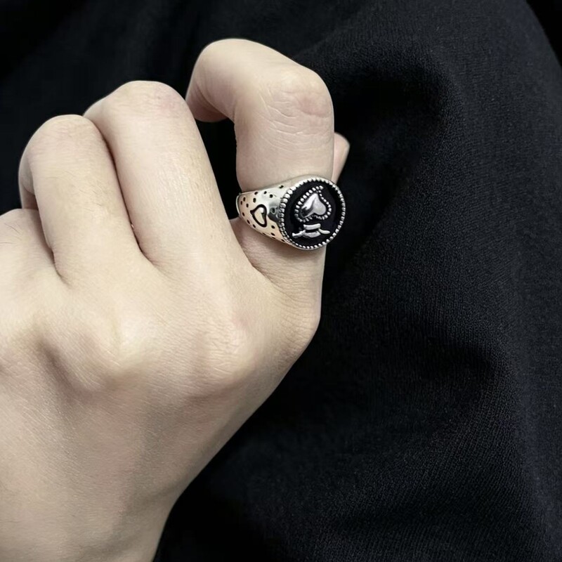 CORTIS Yan Chengxuan's unique niche retro trendy heart-shaped ring for men and women