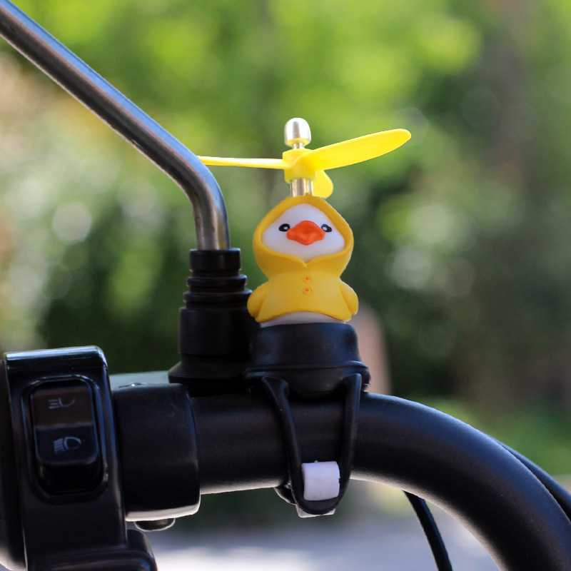 Lindo molino de viento bicicleta bicicleta eléctrica decoración de motocicleta patito decoración de coche celebridad de Internet animal de dibujos animados