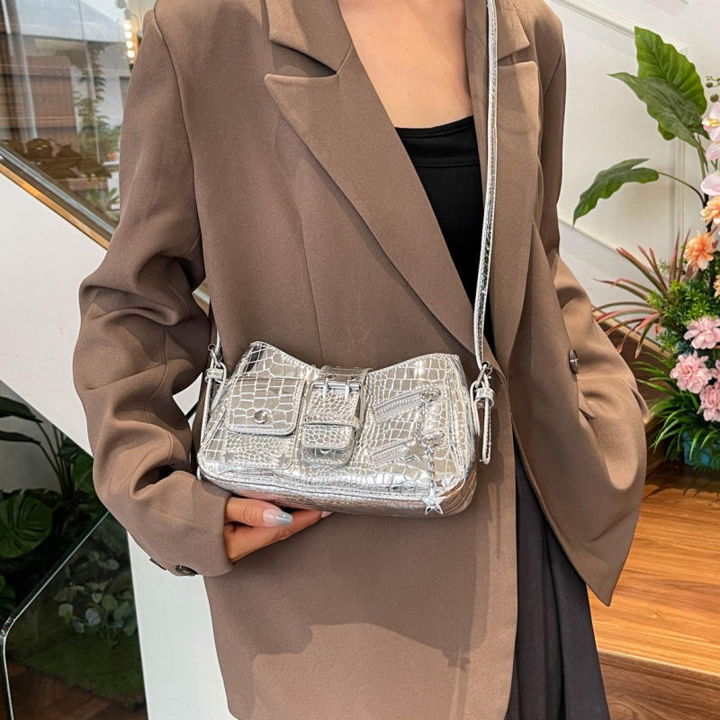 Bolso de axila de chica caliente fresco de moda 2025 nuevo bolso de hombro con patrón de cocodrilo personalizado charol brillante bolso de mensajero mujer