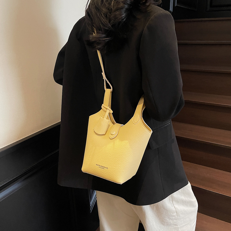 Bolso de canasta de verduras súper caliente transfronterizo femenino 2025 nuevo bolso de cubo de ocio simple moda bolso de hombro de todo fósforo