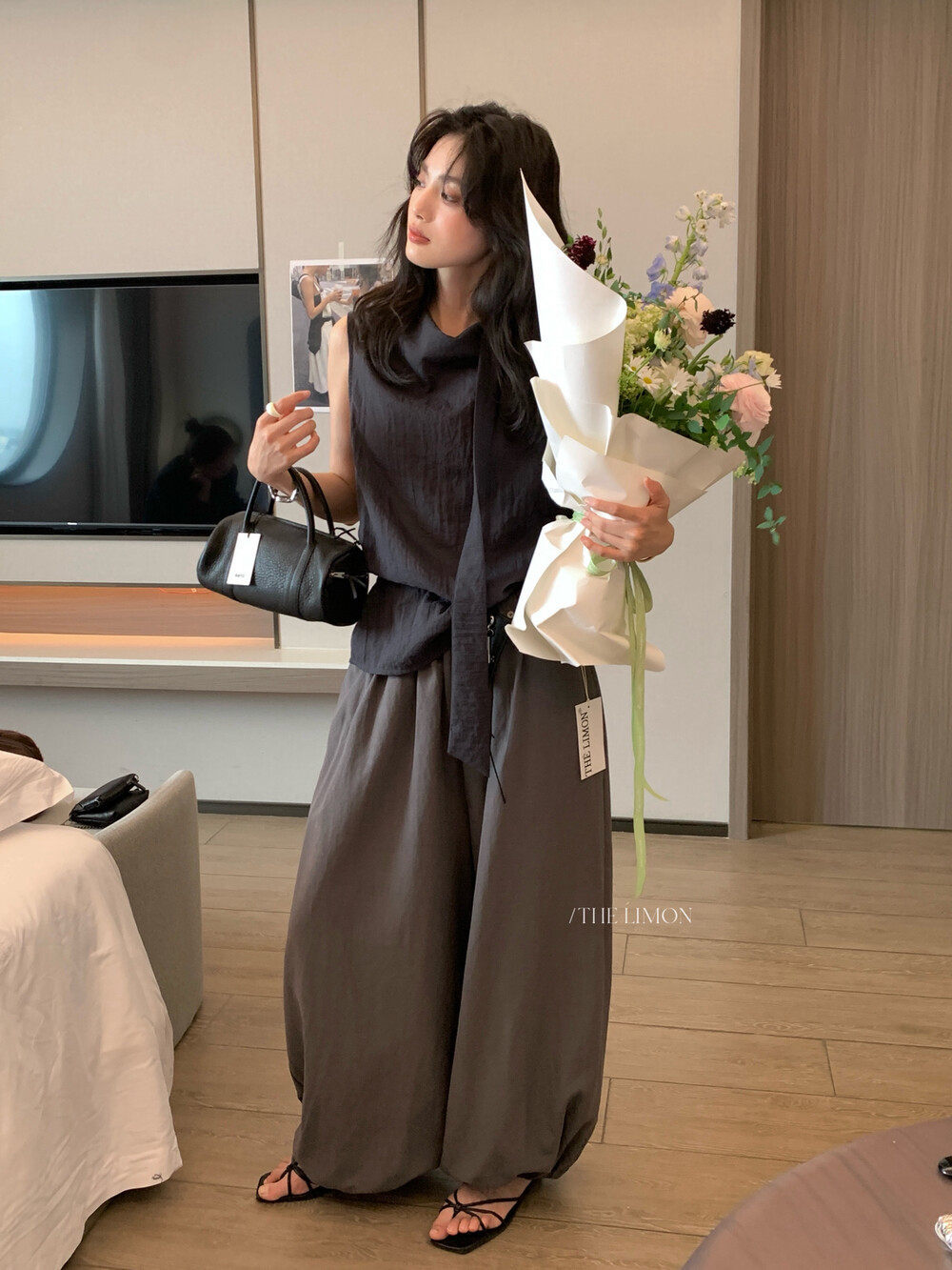 Áo hai dây nữ phong cách Hàn Quốc chất liệu satin tay không cổ chữ V — Xanh đen, màu trắng, màu xám chi tiết 31