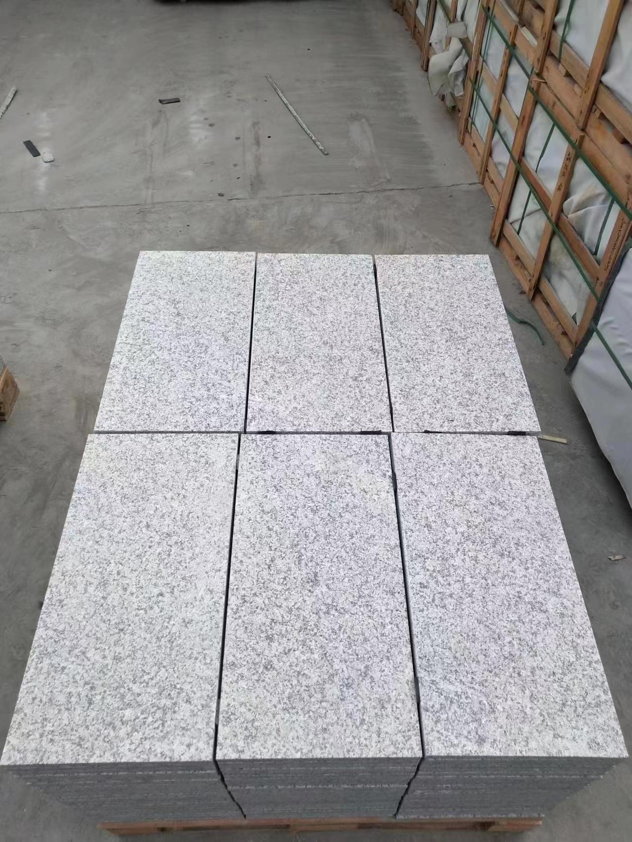 花岗岩芝麻灰火烧板芝麻白芝麻黑广场道路地铺石市政工程干挂石材-阿里巴巴