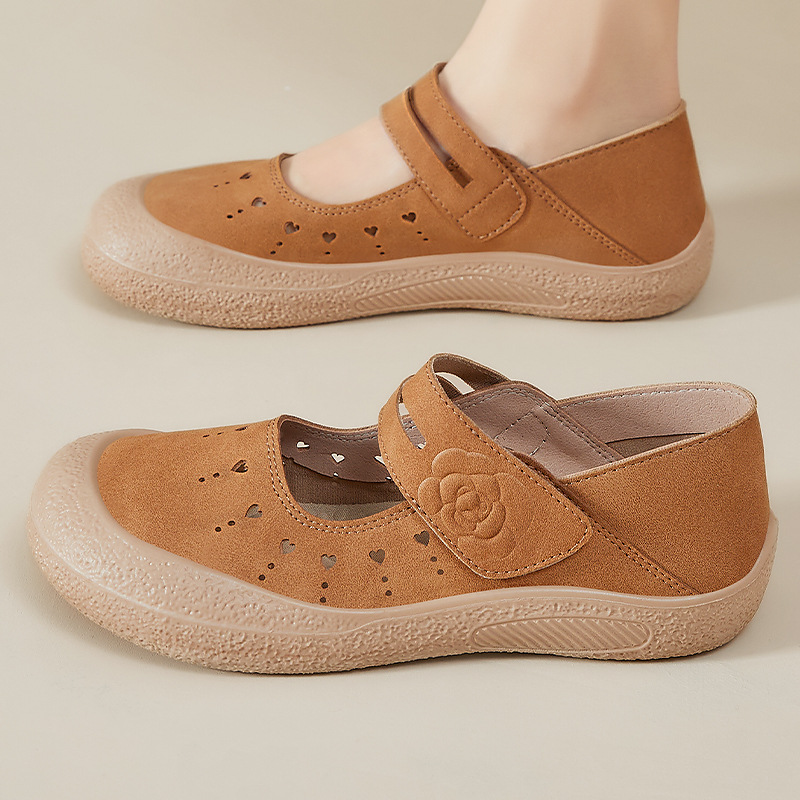 Zapatos de mujer todo-fósforo verano nuevo estilo boca baja hueca transpirable zapatos casuales Velcro conveniente zapatos de madre al por mayor