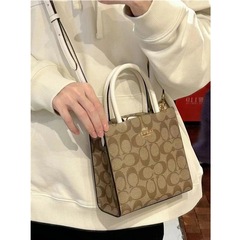 Oleの新しいミニCallyファッショナブルで多用途なレトロなバイオリンスコアトートバッグシングルショルダークロスボディバケットバッグ