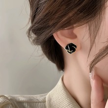 黑色山茶花耳钉女纯银轻奢耳夹小众设计耳饰2025新款爆款高级耳环