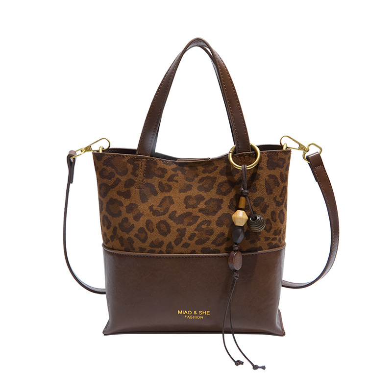 Bolsa de color retro de estilo extranjero para mujeres otoño y invierno 2025, nuevo tipo de bolso de hombro de viaje, bolso de cubo de mano de alta calidad