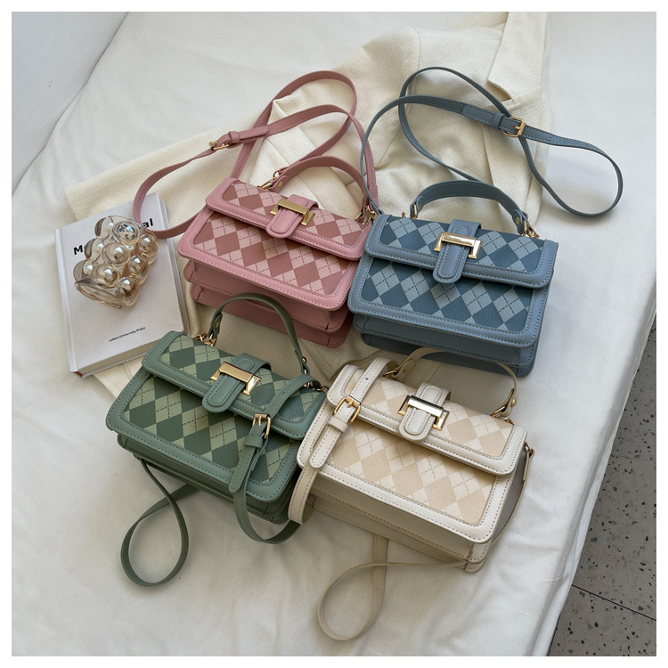 Women's Elegant Fashion Color Block Lingge Soft Surface Square Magnetic Buckle Handbag Square Bag Pu Leather Shoulder Bags display picture 1