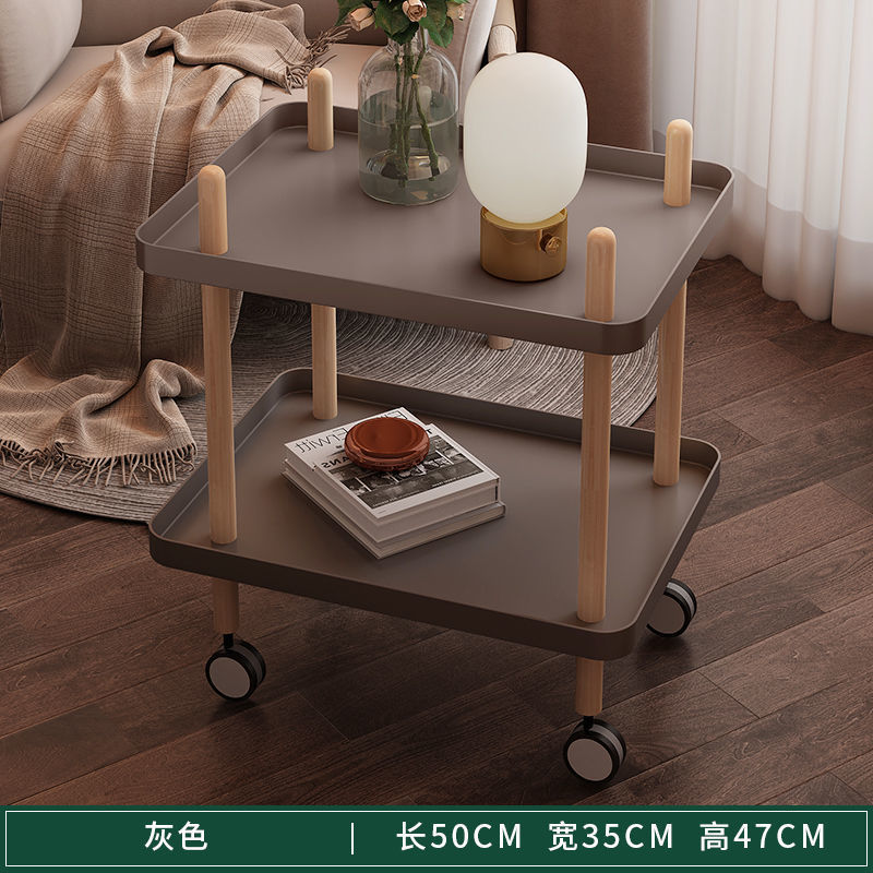 Mini dormitorio de estilo pequeño, cabecera de cama, mesa redonda, balcón, sofá, algunos hogares, simple sala de estar, mesa de té