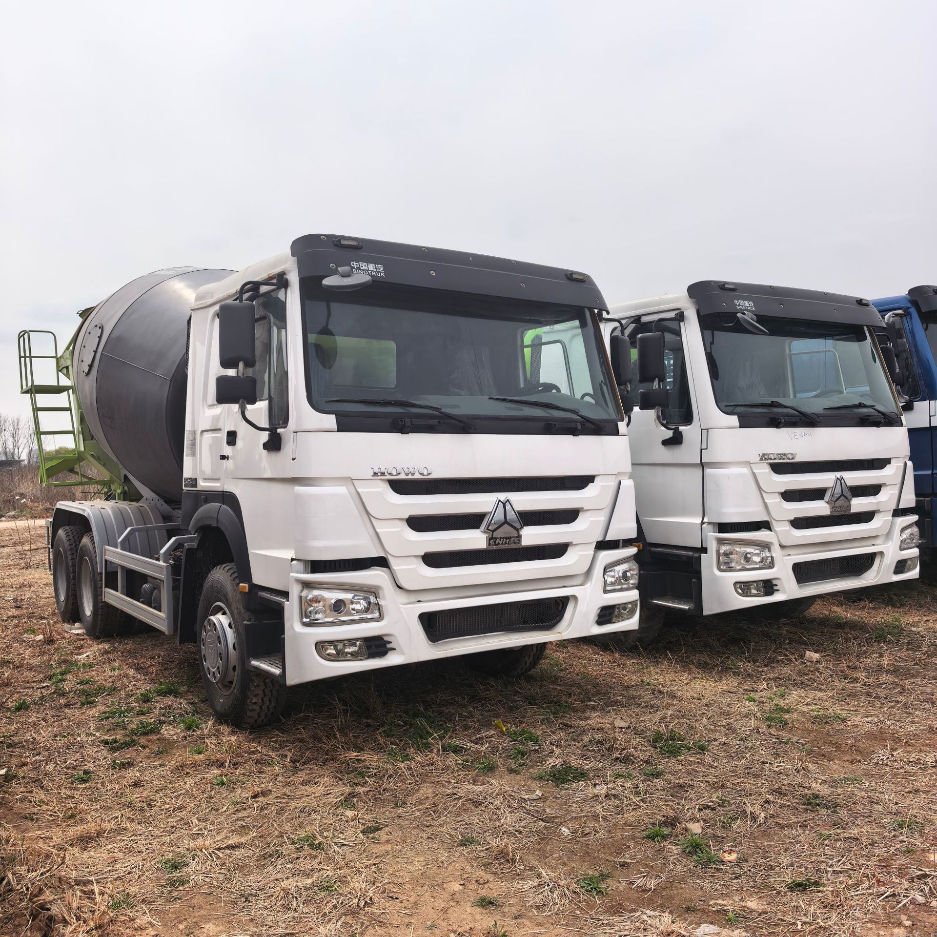 Exported Sinotruk Howo 12-Cubic Meter Mixing Tank, 90% New, Zoomlion Heavy Industry Tank Body, 12-Cubic Meter Sinotruk Howo Mixing Tank