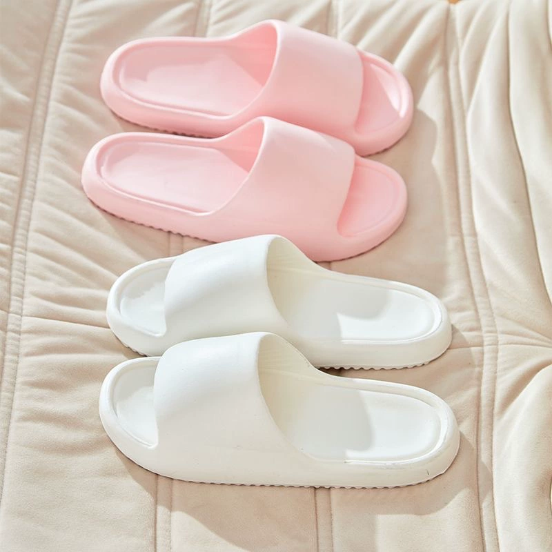 Новые летние женские тапочки 2025 года, пары на толстой подошве, домашние тапочки для ванной комнаты на толстой подошве, цельное домашнее поколение