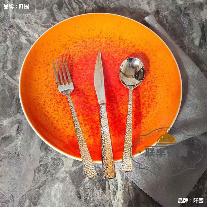 Juego de cubiertos de acero inoxidable de alta gama para bistec con estilo de martillado, cubiertos occidentales de lujo ligero, mayorista