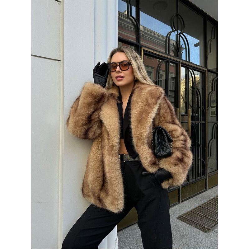 New Autumn and Winter Fox Fur Coat, Short Mink Fur Coat with Large Lapel, Warm Fur Coat, European and American Fashion New Autumn and Winter Fox Fur Coat, Short Mink Fur Coat with Large Lapel, Warm Fur Coat, European and American Fashion