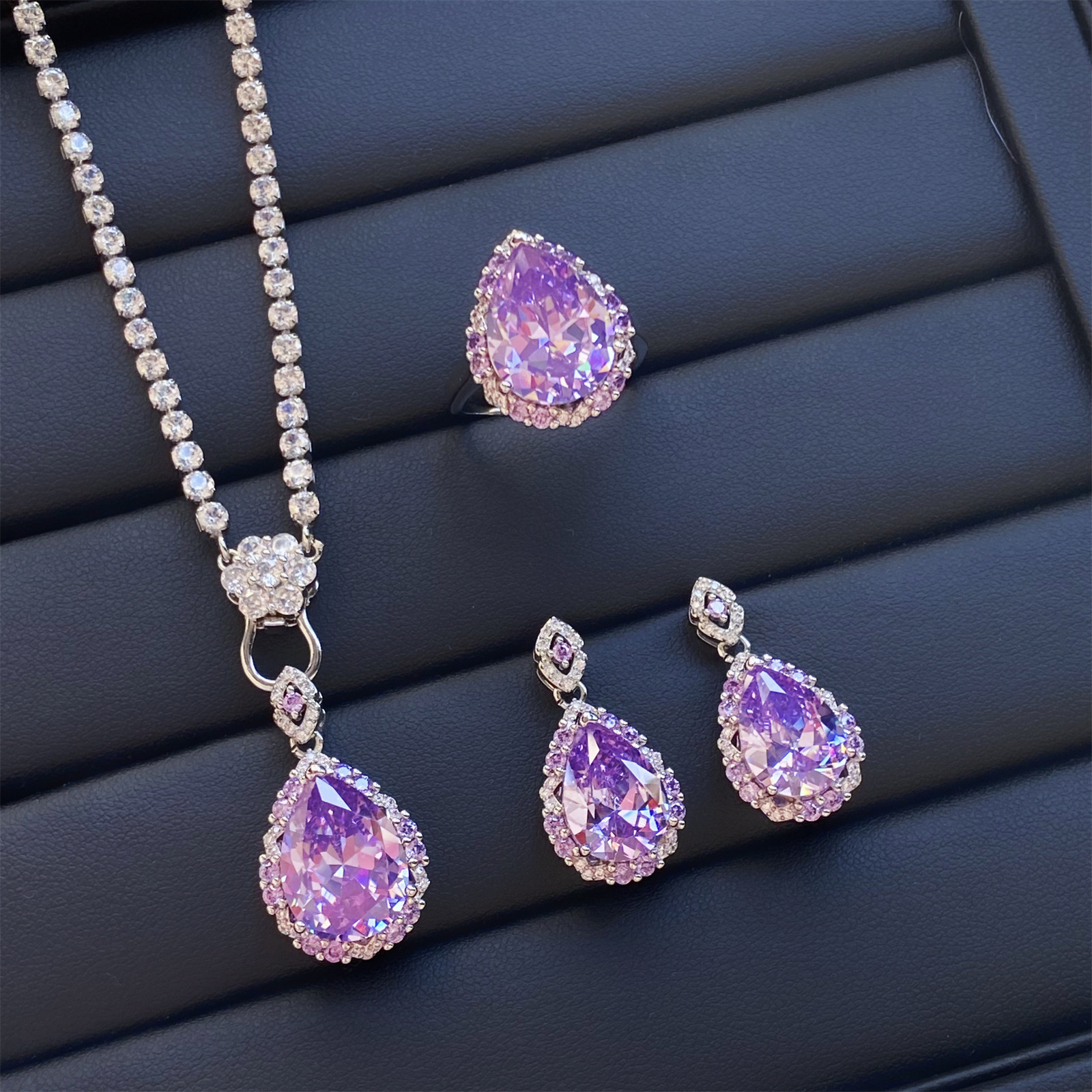 Nail sequins with zircon