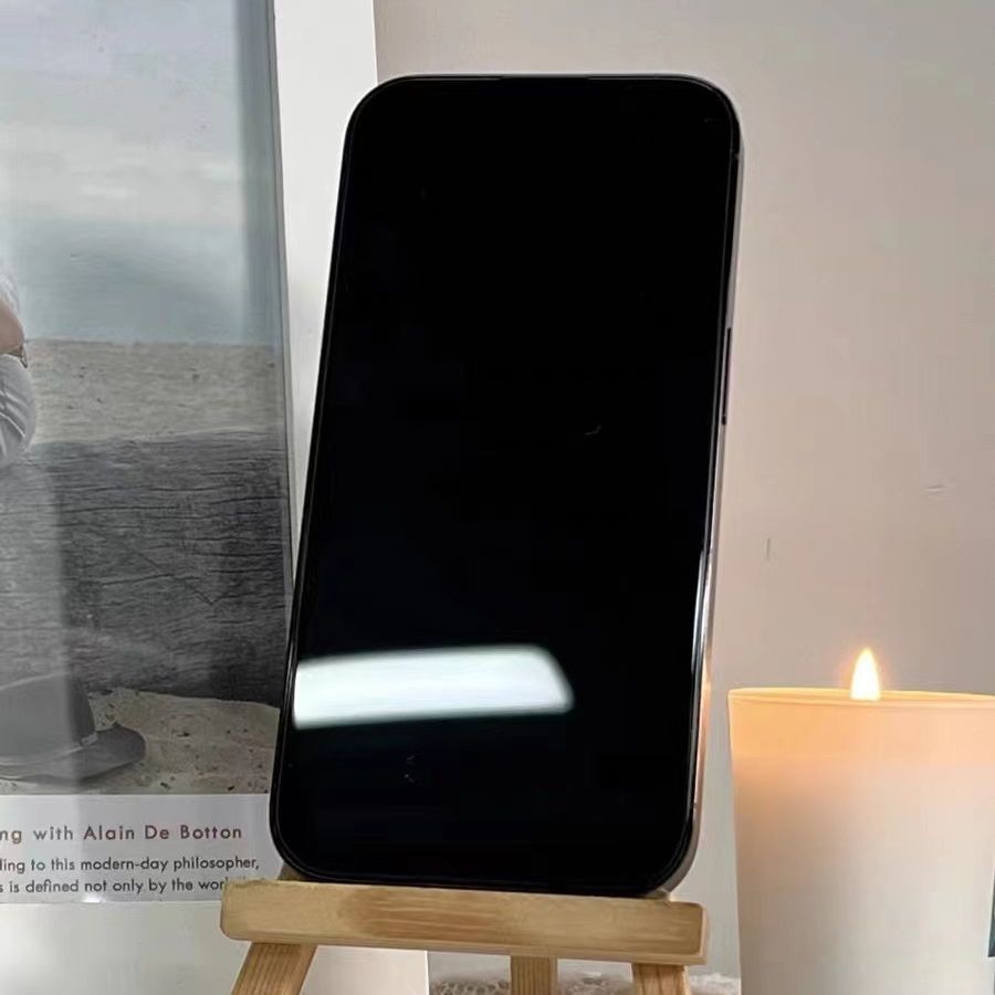 Adecuado para iPhone15Pro teléfono móvil templado película tres fuerte presión lateral 45g HD integrado a prueba de polvo neto de Apple 15plus