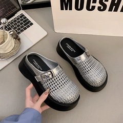 2025 夏の新レトロ織りつま先スリッパアウターウェアホットスタイルスリッポン厚底中空穴サンダル女性用