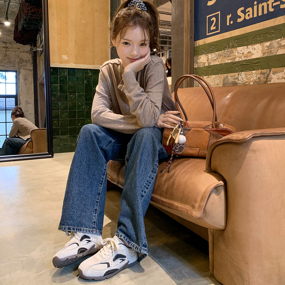 Versión de piel de vaca de la uva madre con el mismo estilo coreano de entrenamiento de correa de color aumenta la altura de los zapatos de entrenamiento deportivo de ocio para mujeres Agan