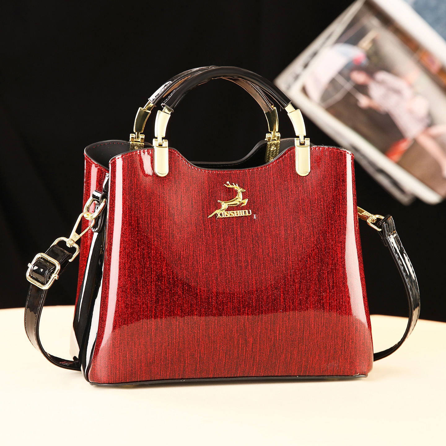 Fashionable classic shiny one-shoulder bag