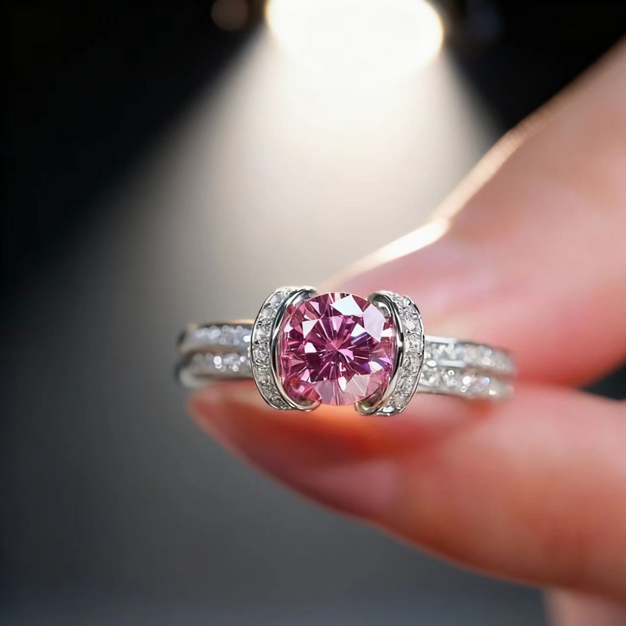 Douyin's Popular Imitation 1 Carat Moissanite Ingot Ring, Feminine and Versatile Pink Diamond Engagement Proposal Diamond Ring