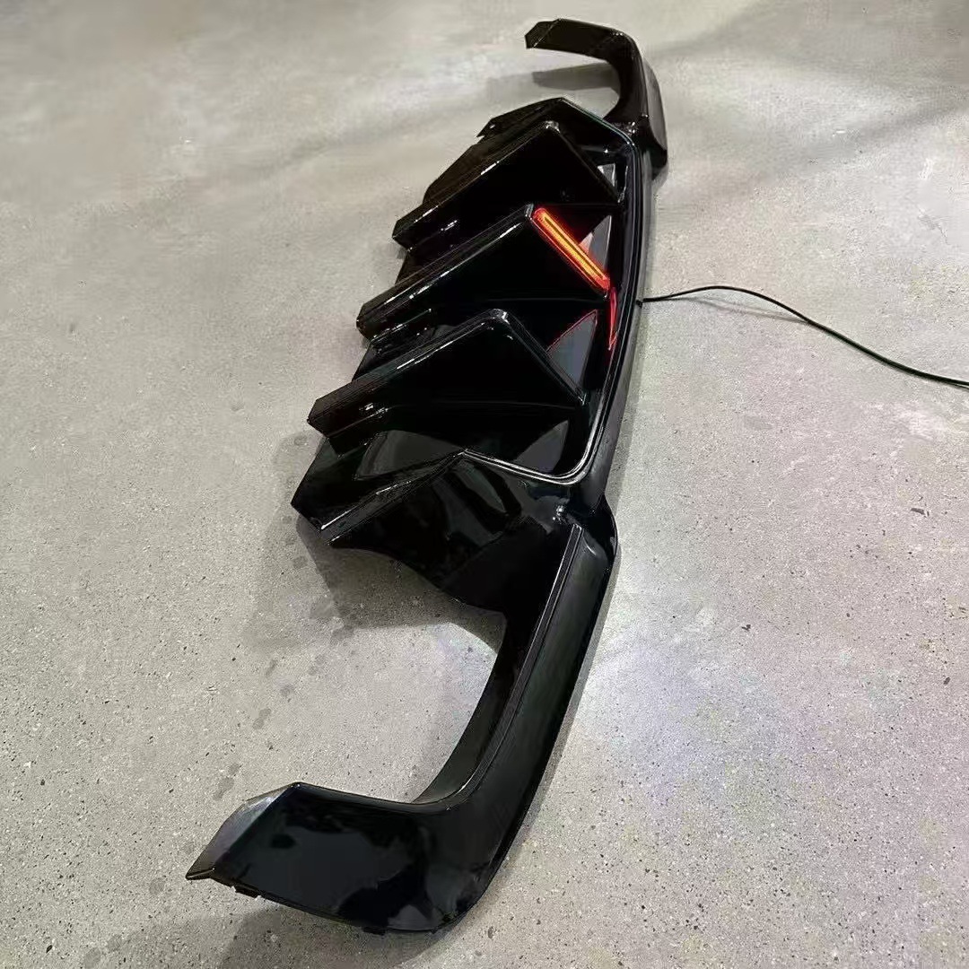 Suitable for Bmw 5 Series F10F18 Modified M5 with Vertical Strip Lights, Racing Rear Lip, Glossy Black Carbon Fiber Pattern Rear Spoiler